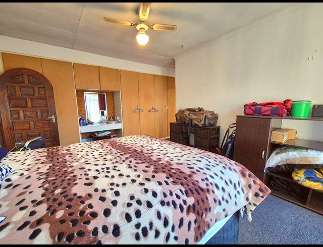 4 BEDROOM FREEHOLD FOR SALE IN VAN DYK PARK